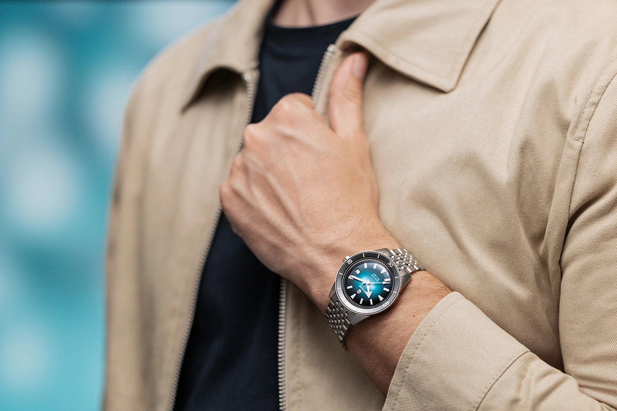 Rado Captain Cook Ref. R32223213 am Arm getragen