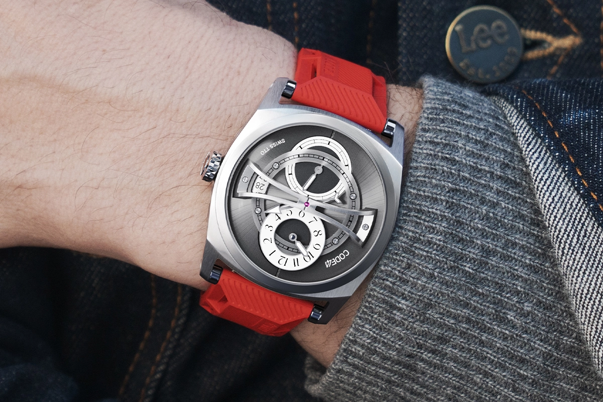 CODE41 – Regulator Inception, Automatikuhr aus Edelstahl mit Regulator-Anzeige