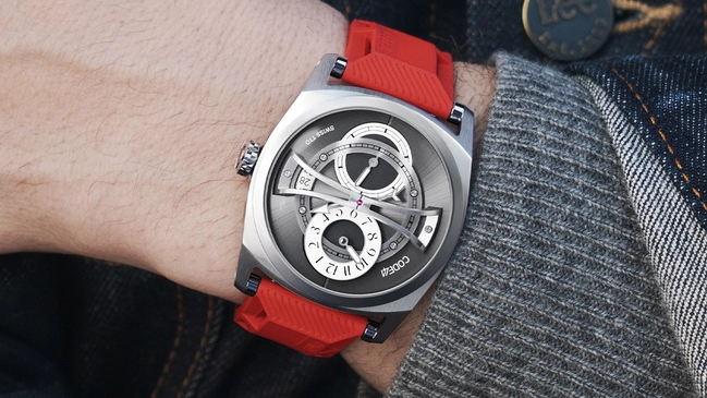 CODE41 – Regulator Inception, Automatikuhr aus Edelstahl mit Regulator-Anzeige