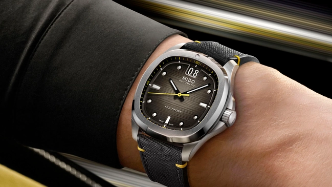 Mido Multifort TV Big Date Stahl mit grauem Dégradé-Zifferblatt und gelben Elementen