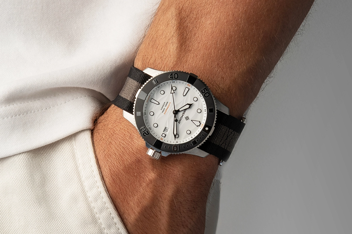 Bremont, Taucheruhr mit Automatikwerk und weißem Zifferblatt