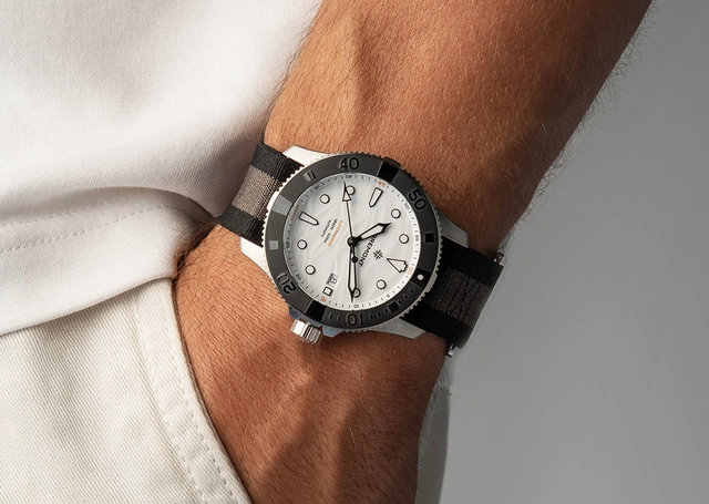 Bremont, Taucheruhr mit Automatikwerk und weißem Zifferblatt