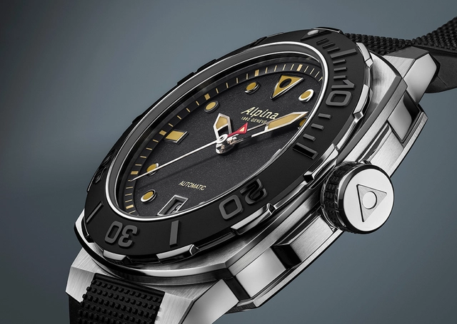 Alpina Seastrong Diver Extreme Automatic, Seitenprofil, Lünette und Zifferblatt