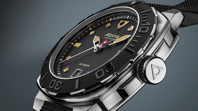Alpina Seastrong Diver Extreme Automatic, Seitenprofil, Lünette und Zifferblatt