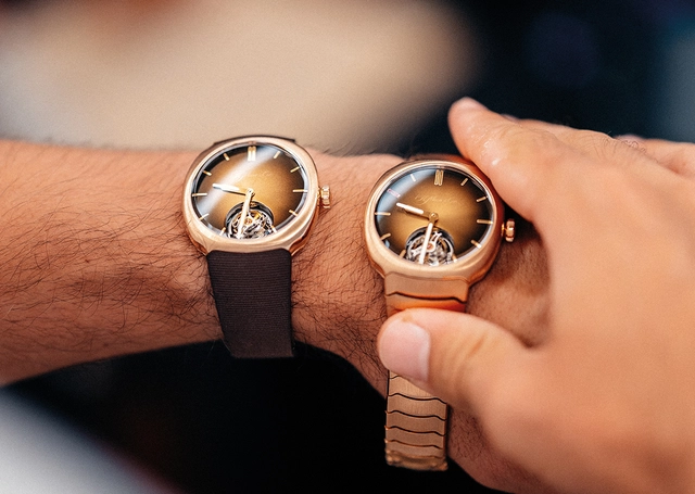 H. Moser & Cie. Streamliner Tourbillon Pierre Gasly, zwei Uhren am Handgelenk