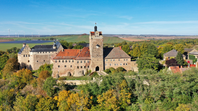 Drohnenblick auf das Schloss Allstedt