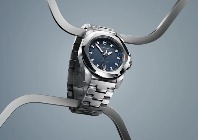 Victorinox-I.N.O.X-Quartz_WAT_242031 blaues Zifferblatt