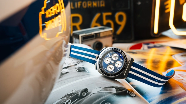 Bulova Shelby Racer-Chronograph - 150th-Anniversary-Limited-Edition Uhr vor Magazinseite