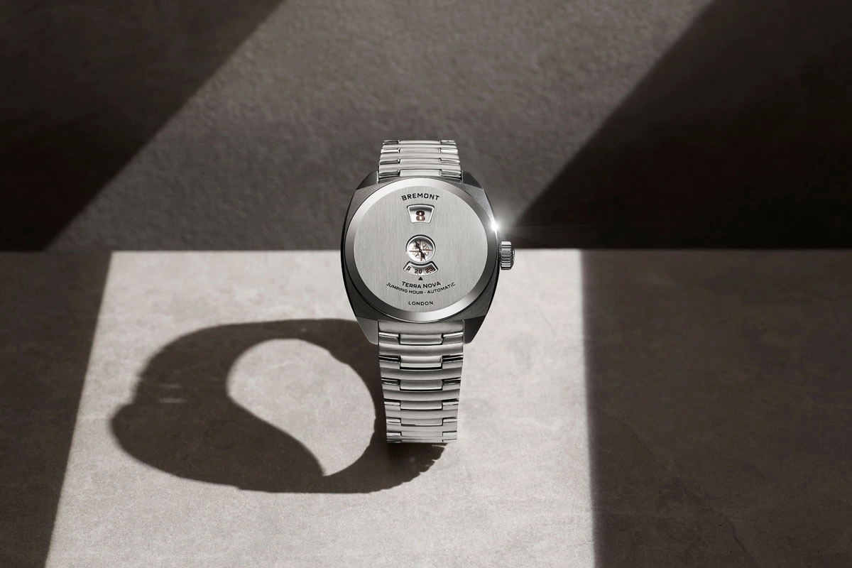 Bremont Terra Nova Jumping Hour 38 mm Stahl mit Stahlband