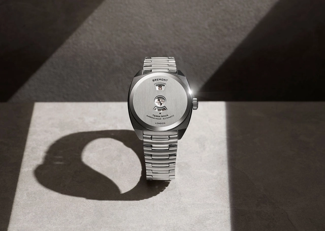 Bremont Terra Nova Jumping Hour 38 mm Stahl mit Stahlband