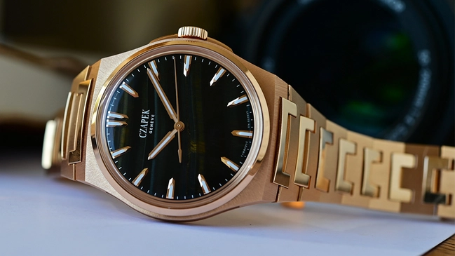 Czapek – Antarctique Mount Erebus Rare Stones, Luxusuhr aus Gold mit Steinzifferblatt