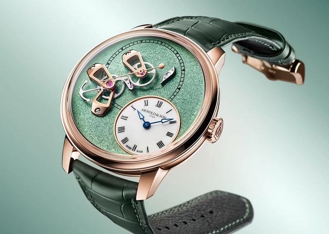 Arnold & Son DSTB 42 in Rotgold mit minzgrünem Zifferblatt