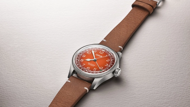 Oris x Cervo Volante Big Crown Automatic orange liegend