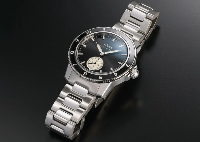 Sinn Spezialuhren 104 Klassik 12 mit massivem Edelstahlarmband