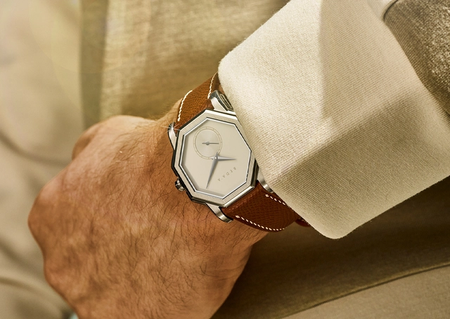 Beda’a – Angles Mecaline, elegante Handaufzugsuhr mit eckigem Gehäuse aus Edelstahl und Lederband