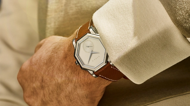 Beda’a – Angles Mecaline, elegante Handaufzugsuhr mit eckigem Gehäuse aus Edelstahl und Lederband