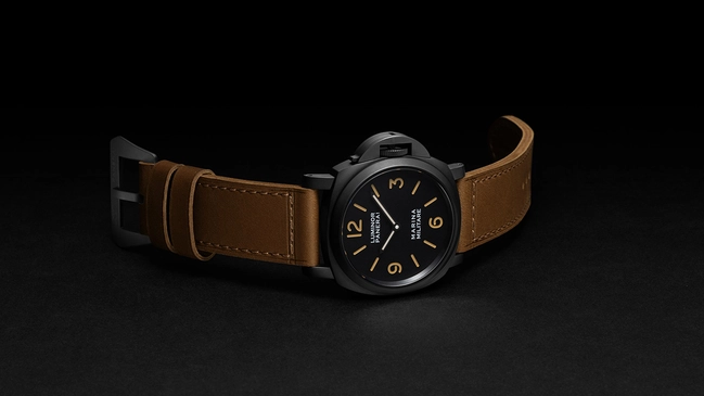 Panerai-Luminor-Marina-Militare-PAM05218 liegend mit Lederband
