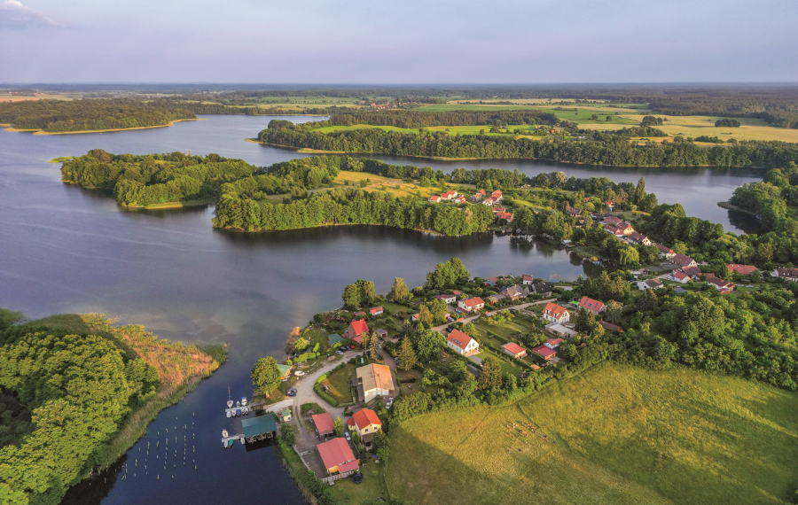 Dorf_Carwitz_oge_demv24_DJI_0430 Drohnensicht des Dorfs Carwitz am See