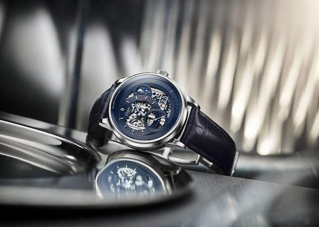 Glashuette Original Panomatic Calendar, Platinuhr liegt auf dem Boden