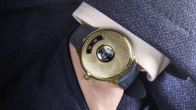 Czapek & Cie Time Jumper mit dem Kaliber 10, goldene Uhr am Handgelenk