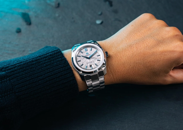 Formex Essence 41 mm Space Ghost am Handgelenk