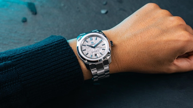 Formex Essence 41 mm Space Ghost am Handgelenk