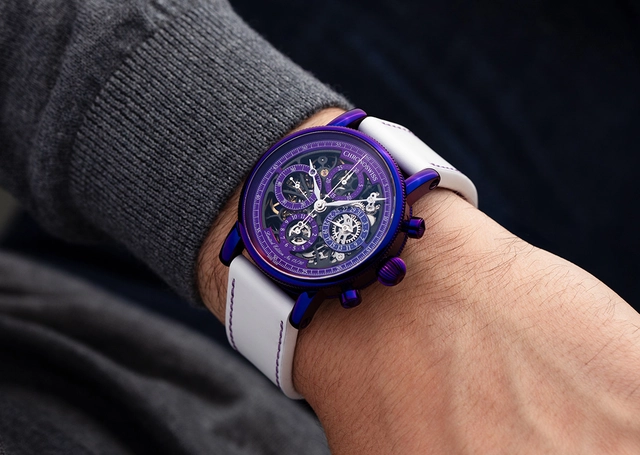 Chronoswiss Opus Purple Rain Uhr am Handgelenk