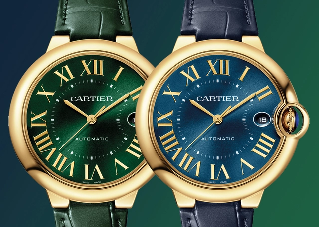 Die Cartier Ballon Bleu aus Gelbgold erscheint mit einem leuchtend grünen oder blauen Zifferblatt (40 mm) mit Sonnenschliff sowie römischen Ziffern im Gelbgold-Finish.