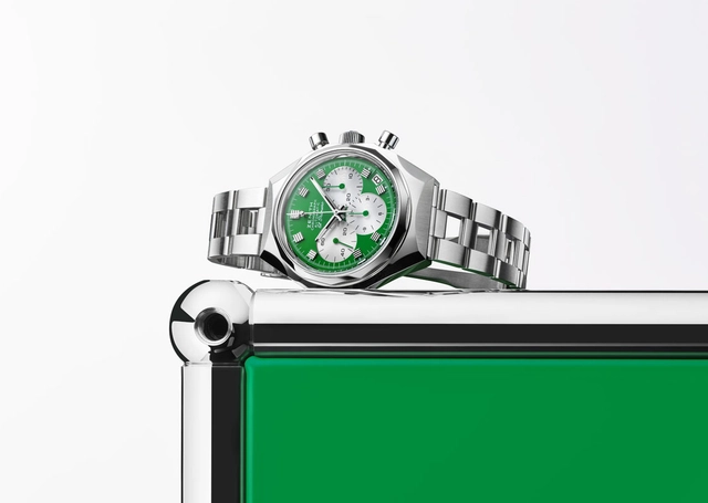 Zenith Defy Chronograph USM grün auf grünem USM-Möbel
