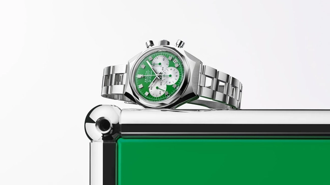 Zenith Defy Chronograph USM grün auf grünem USM-Möbel