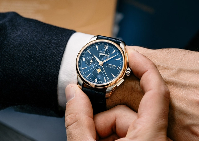 Union Glashütte Belisar Chronograph mit Mondphase, Referenz D907.425.46.047.01, Bicolor-Version am Handgelenk