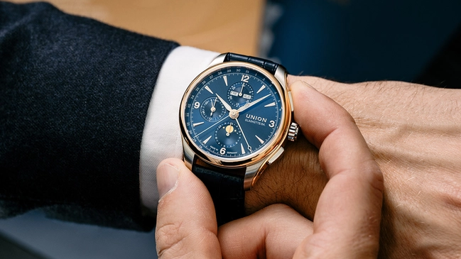 Union Glashütte Belisar Chronograph mit Mondphase, Referenz D907.425.46.047.01, Bicolor-Version am Handgelenk