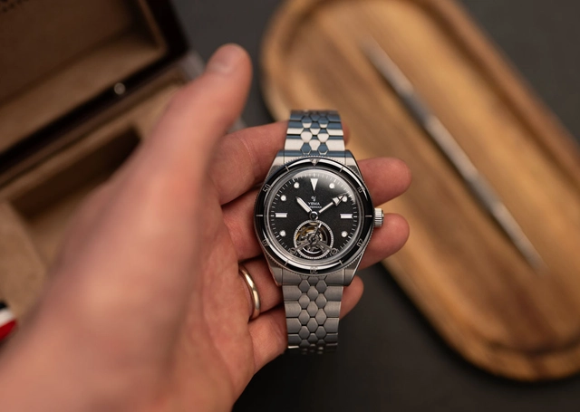 Yema Superman Tourbillon Millésime CMM.31 in der Hand