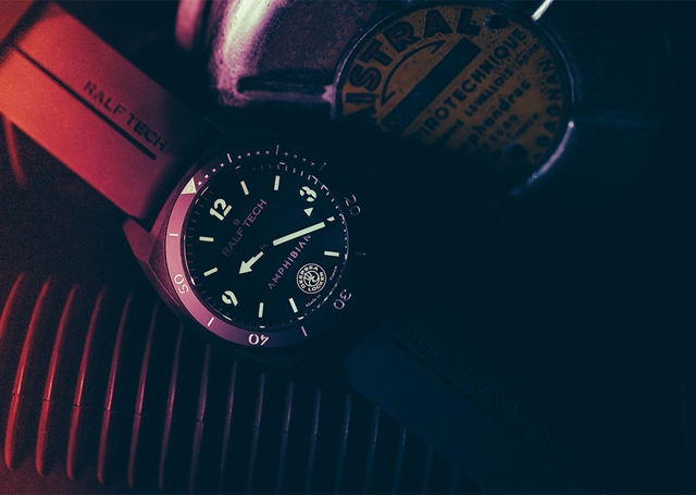 Ralf Tech – The Beast Black Amphibian, taktische Uhr mit schwarzem Gehäuse und Zifferblatt