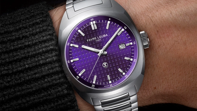 Favre Leuba – Chief Date Royal Purple, Automatikuhr aus Edelstahl mit integriertem Band