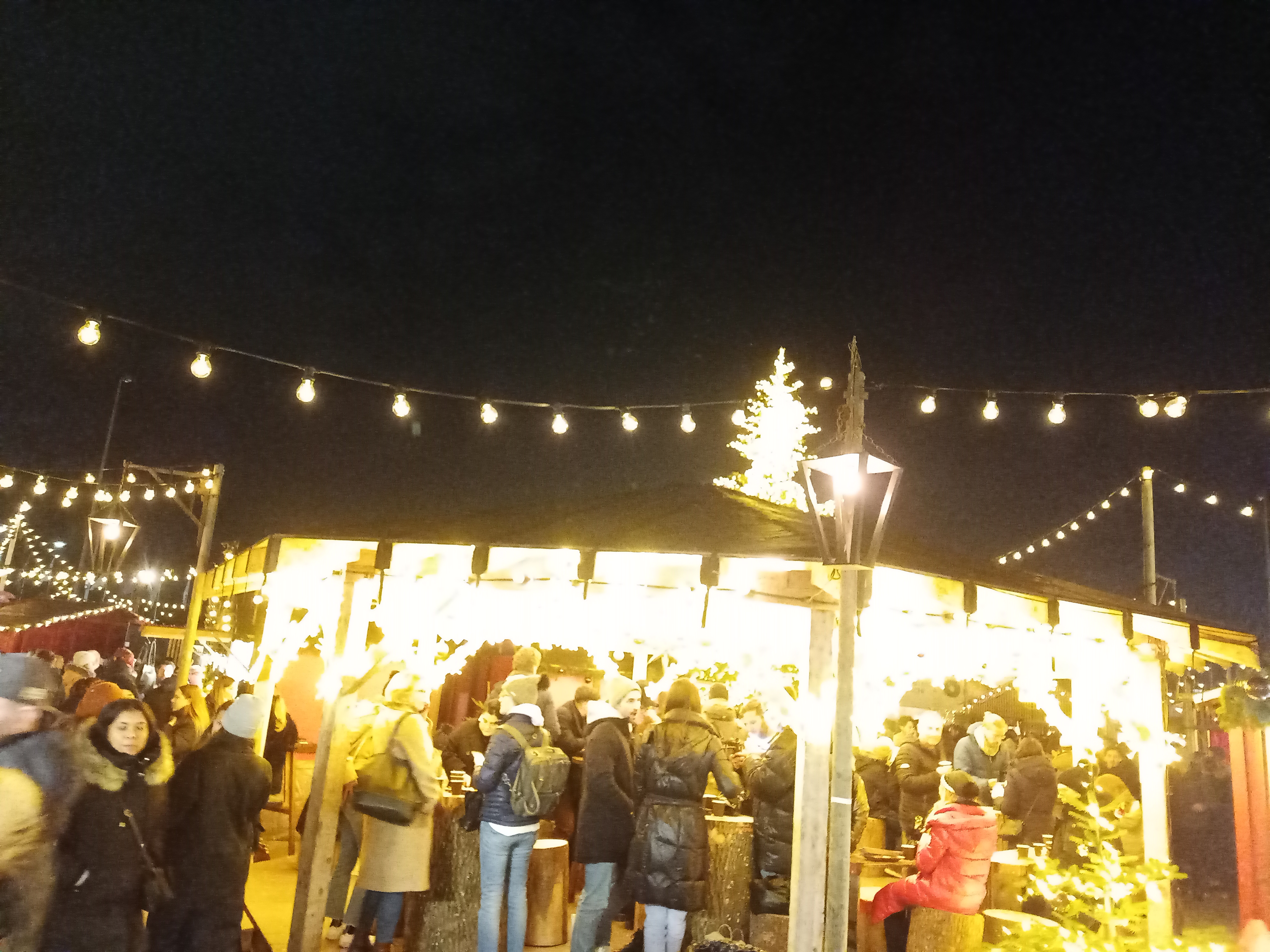 Weihnachtsdorf Zürich abends