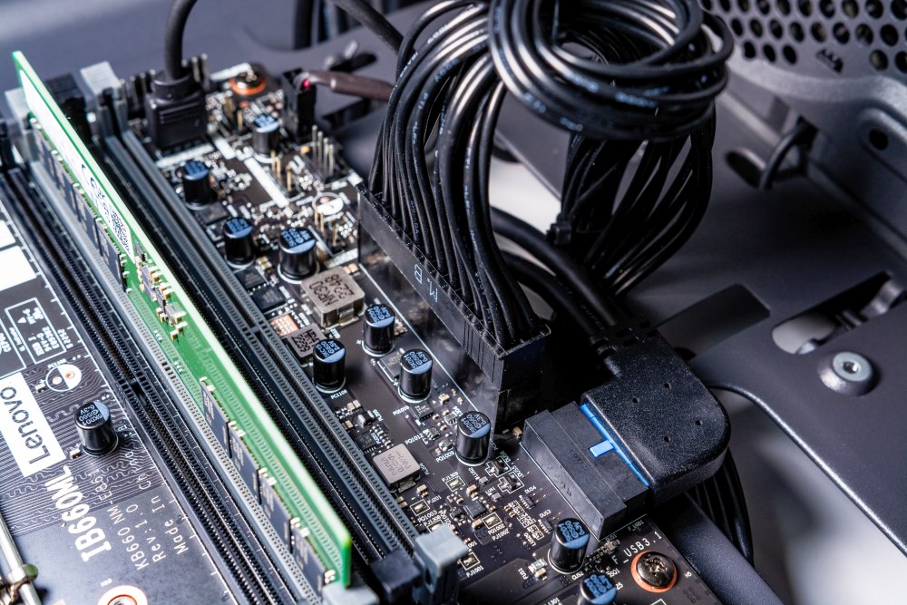 24-polige Hauptstromversorgung