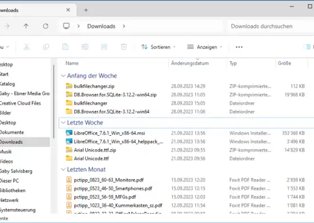 Ein Explorer-Fenster zeigt den Downloads-Ordner nach Zeitspanne gruppiert