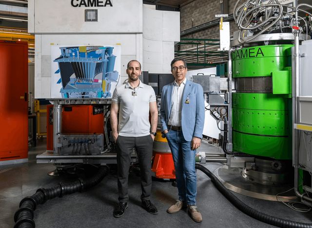  Edan Bainglass und Giovanni Pizzi.Neutronen-Streuexperiment CAMEA am PSI