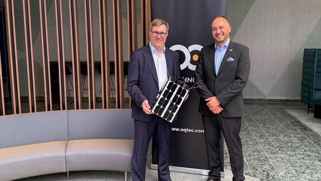 Telefónica-Vorstand Jörg Kablitz zusammen mit OQ-CEO Omar Qaise