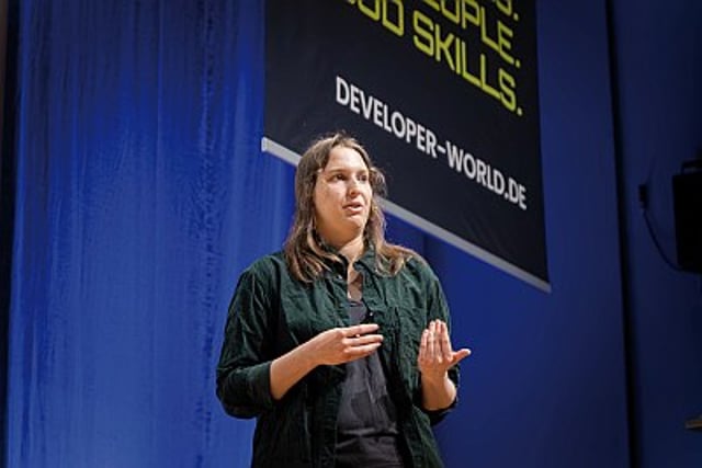 Software müsse inzwischen die Agent Experience (AX) berücksichtigen, sagte Dr. Franziska Horn in ihrer Keynote