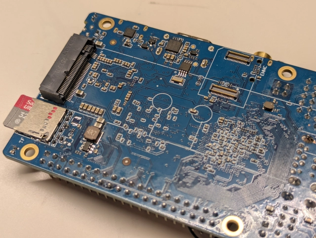 M2-Slot und eMMC-Steckplatz auf dem Orange Pi 4 Pro (Bild 1)