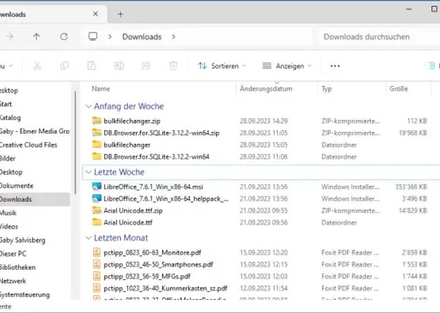 Ein Explorer-Fenster zeigt den Downloads-Ordner nach Zeitspanne gruppiert