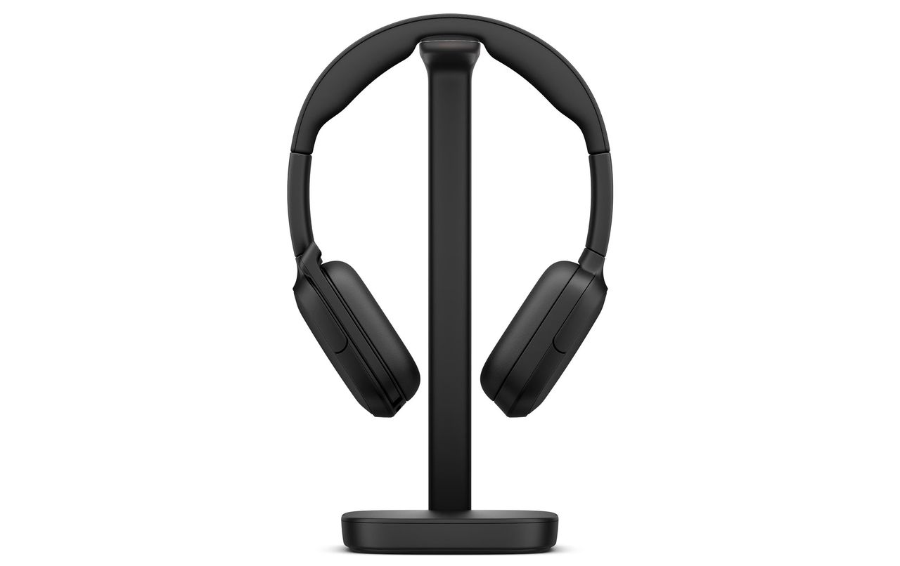 Das HP Poly Focus 625 gibt es optional mit schicker, drahtloser Ladestation