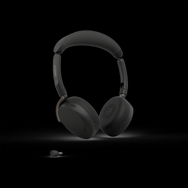 Das Jabra Evolve3 65 Flex besteht ganz aus Kunststoff, ist dafür aber sehr leicht