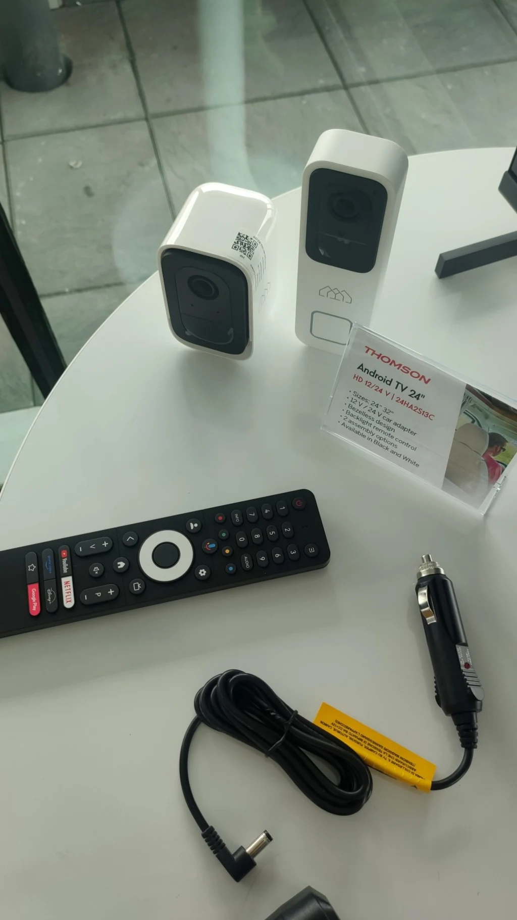 Webcams und eine Fernbedienung