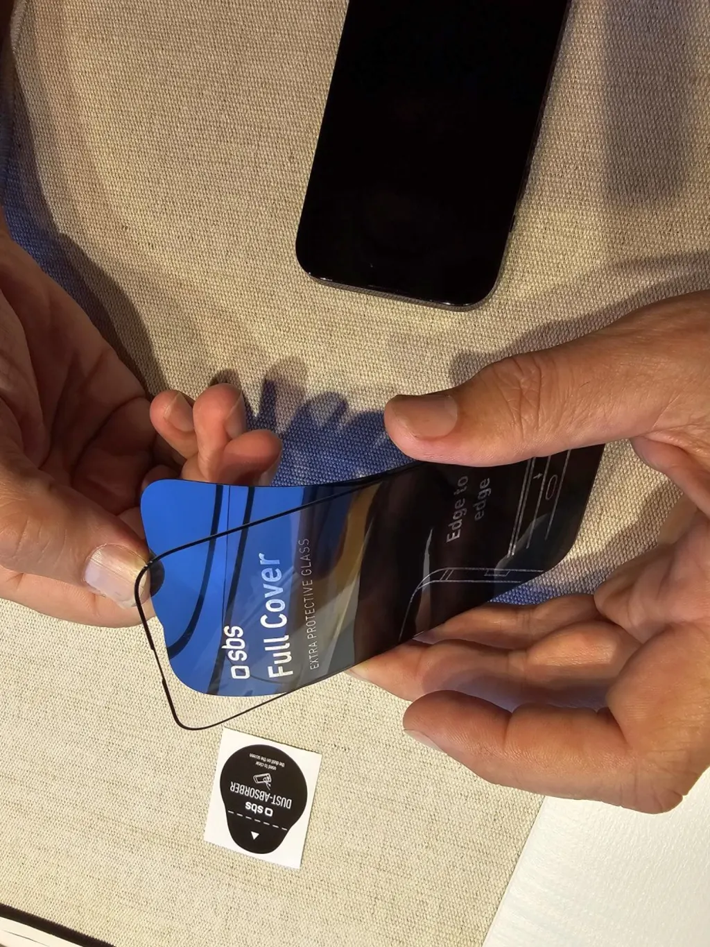 Das Schutzglas wird «abgezogen»