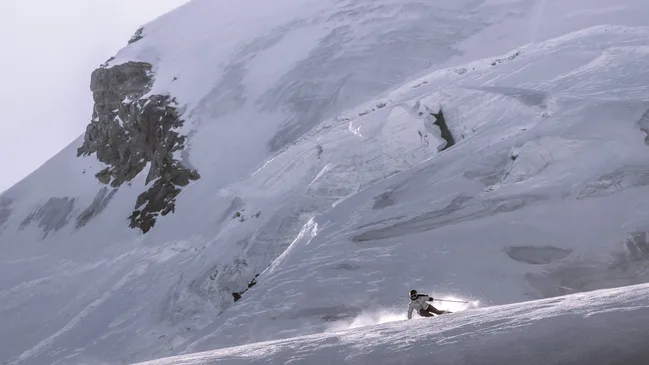 Auf_Skiing Saas-Fee (c) Saastal Tourismus AG-Amarcster Media (2).jpg