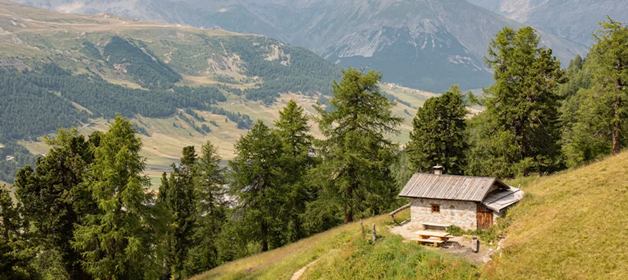 Aufnahme von intalienischer Berghütte von Oben.