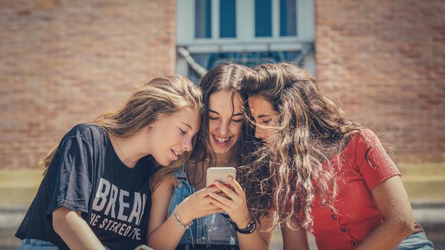 Vodafone-Kunden mit Smartphone